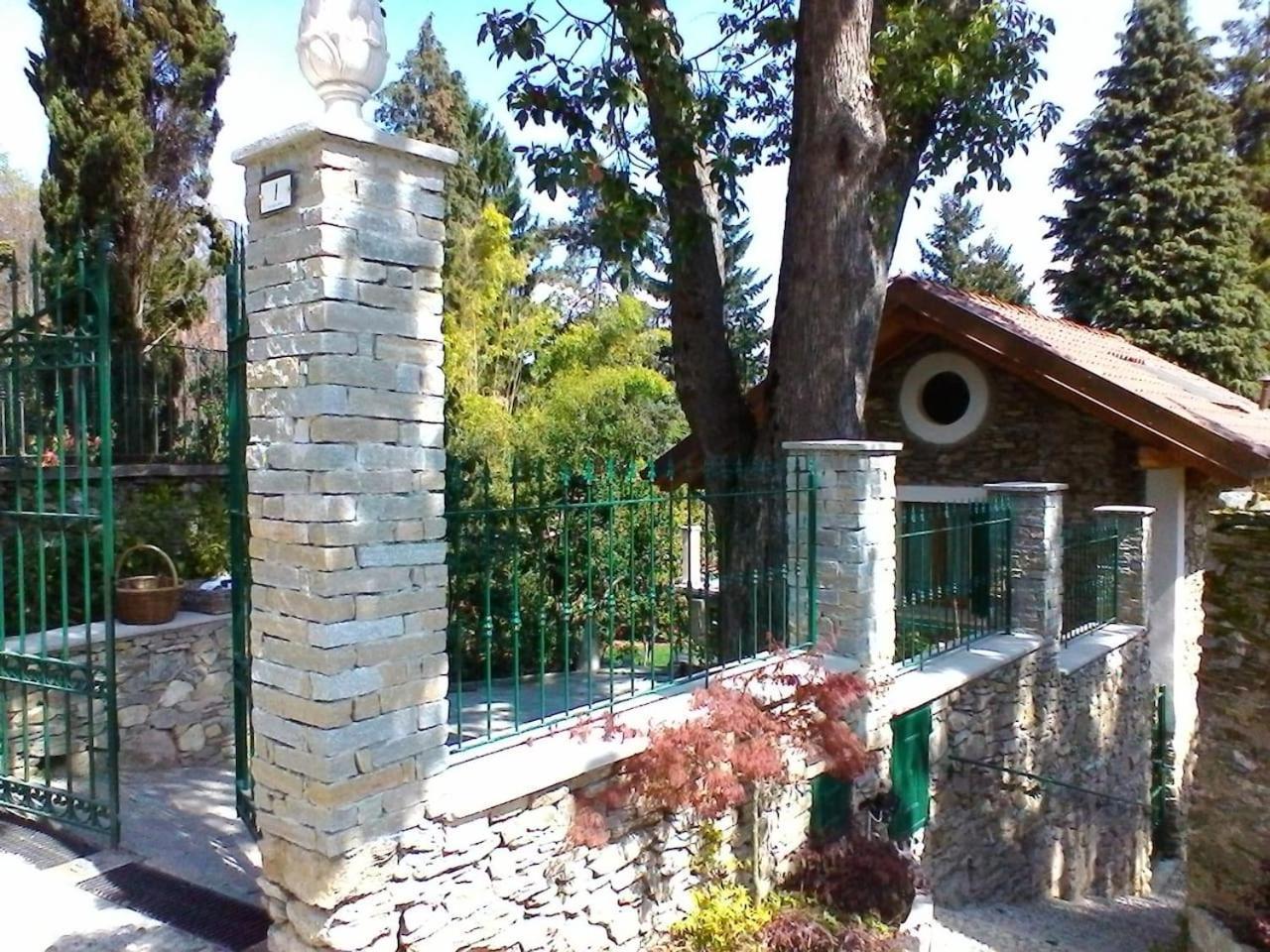 La Camelia D'Oro Appartement Oggebio Buitenkant foto